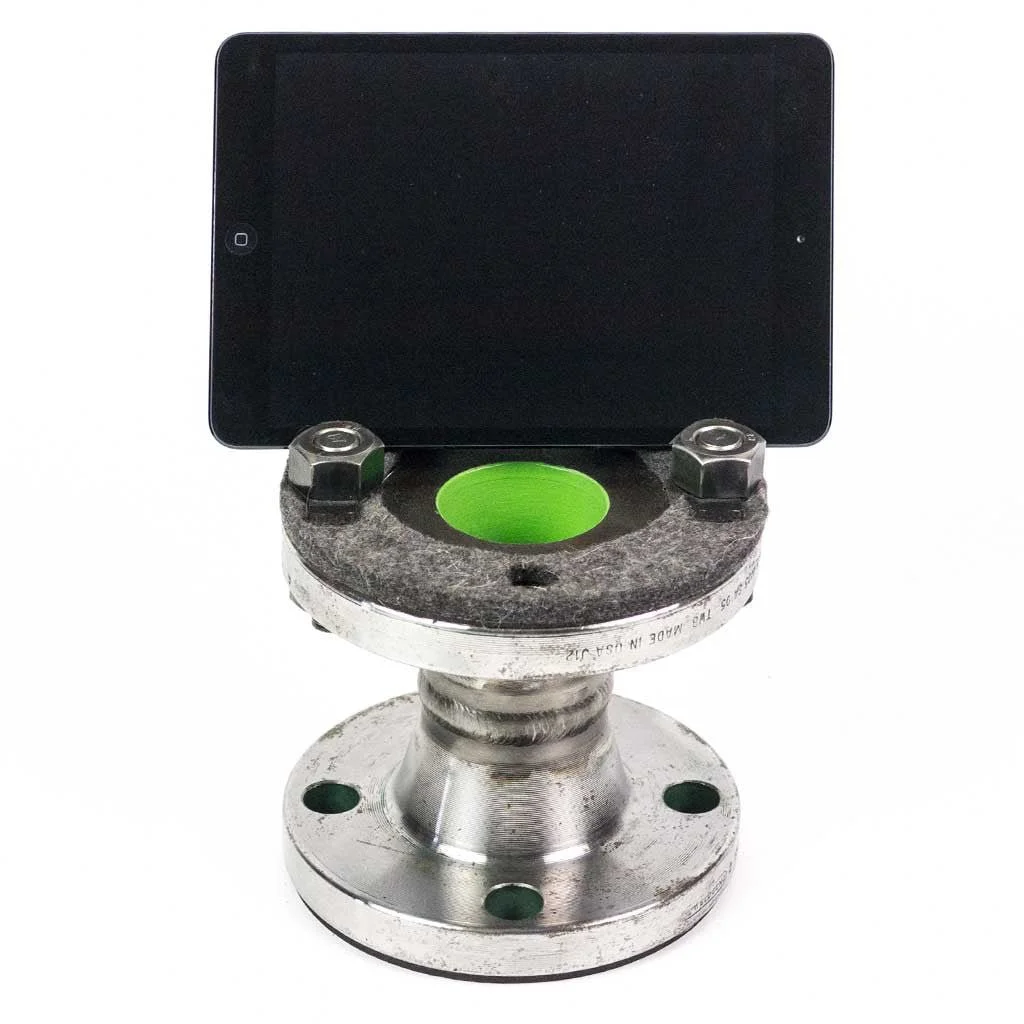 Flange_iPad_stand_horizontal_2ba4bc1b-e075-4853-82aa-878c116acc76.jpg